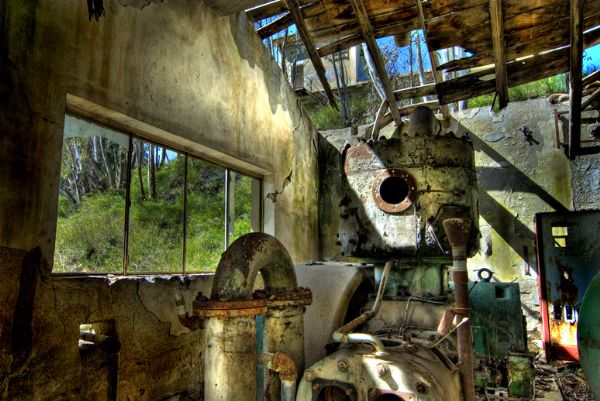Gessolungo - miniera di Caltanissetta Locale abbandonato e distrutto della miniera Gessolungo di Caltanissetta