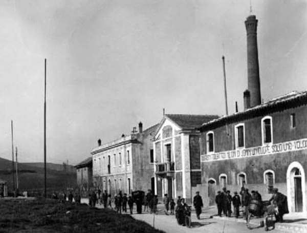 Dopolavoro delle miniere di Grottacalda a Enna Immagine dell’edificio del dopolavoro delle miniere Di Grottacalda in provincia di Enna