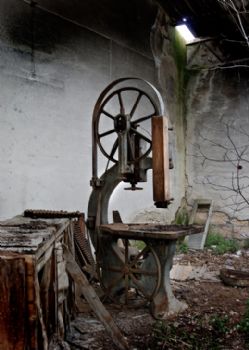 Miniera di zolfo - Caltanissetta Macchinario abbandonato della miniera Gessolungo di Caltanissetta
