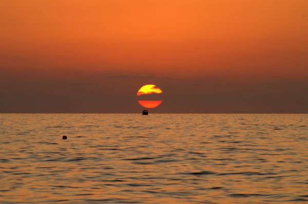 Il sole della Sicilia al tramonto sul mare