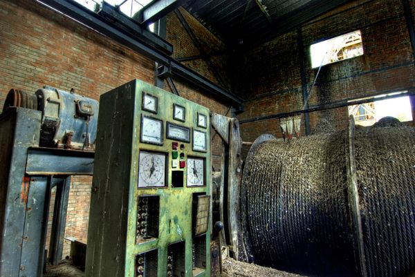 Apparecchiature miniera Gessolungo di Caltanissetta Apparecchiature abbandonate che venivano utilizzate nella miniera Gessolungo di Caltanissetta
