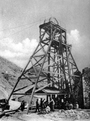 Immagine di un Castelletto in ferro per l’estrazione dello zolfo della miniera Trabonella di Caltanissetta